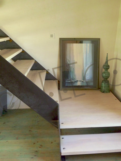 deeeco-magalie-thiebault-decoration-decoratrice-salle-a-manger-detail-escalier-tableaux